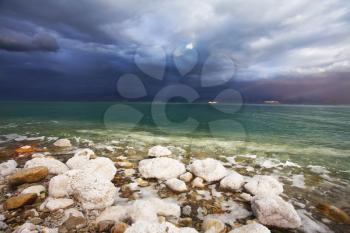 Improbable light effects during a thunder-storm on the Dead Sea