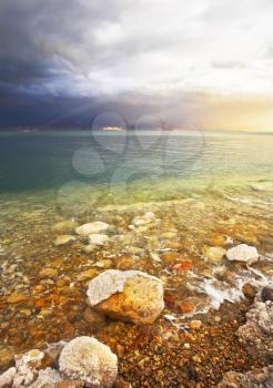 Improbable light effects during a thunder-storm on the Dead Sea
