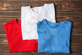Child t-shirts on wooden background�