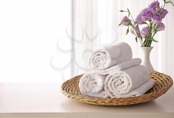 Clean towels on table in room�