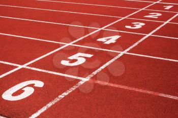 Running track with the numbers from one to six