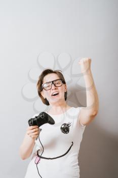 girl playing joystick