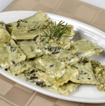 Spinach Stuffed Pasta With  Cheese Sauce