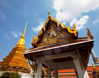 Royalty Free Photo of a Golden Temple in Bangkok