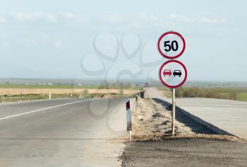 mark overtaking is forbidden on the road