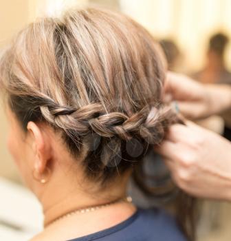 weave braids in the beauty salon