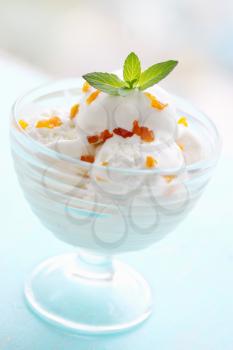 ice cream with mint and dried apricots