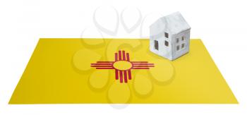 Small house on a flag - Living or migrating to New Mexico