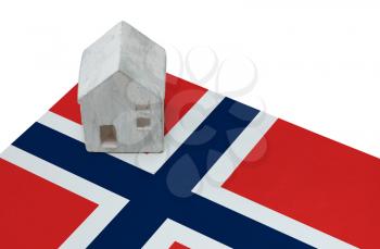 Small house on a flag - Living or migrating to Norway