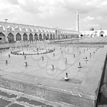 blur in iran   the old square of isfahan prople garden tree heritage tourism and mosque
