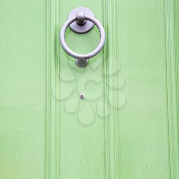 green  handle  in london antique  door  rusty  brass nail and light