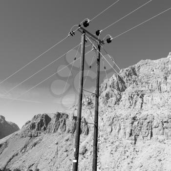  wood pylon energy and current line    in oman the electric cable