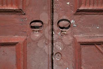 brass brown knocker and wood  door vinago  varese italy
