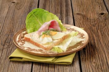 White bread with boiled egg and ham