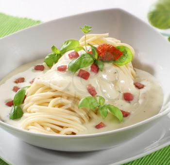 Spaghetti alla carbonara served in a stylish plate