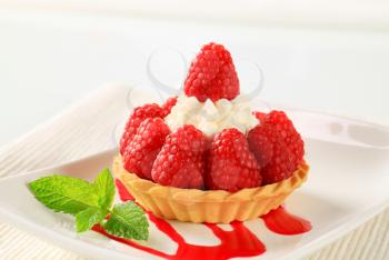 Pastry crust filled with fresh raspberries and cream