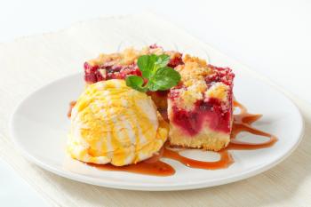 Berry fruit crumble cake with ice cream and syrup