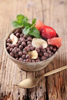 Cocoa-flavored puffed grain breakfast cereal