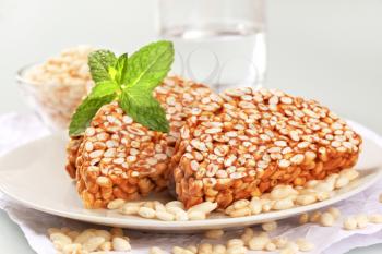 Puffed rice covered in caramel - detail