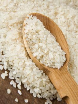 rice grain in wooden spoon