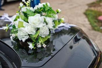 Ornament of a wedding train flowers.
