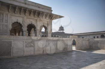 Taj Mahal . white marble mausoleum on the south bank of the Yamuna river in the Indian city of Agra, Uttar Pradesh.