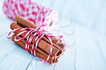 aroma cinnamon and color threads on a table