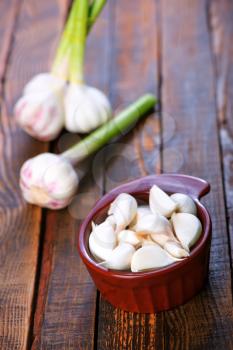 fresh garlic in bowl and on a table