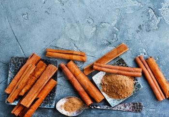 cinnamon on the table, dry cinnamon and powder