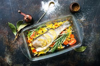 baked fish, baked fish with vegetables on plate