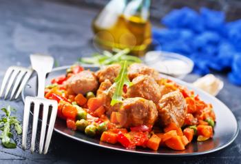 vegetables with tomato sauce and meat balls 