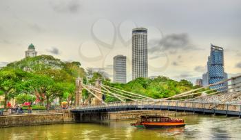 Cavenagh Bridge above the Singapore River, Singapore