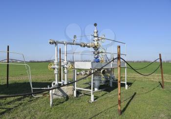 Oil well. The equipment and technologies on oil fields.