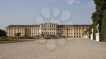Vienna, Austria - July 06 2018: Schonbrunn palace (Schloss Schönbrunn) and the park with a blue sky and clouds– Stock Editorial Photo