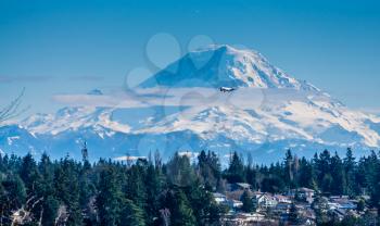 A view of Mount Rainier and homes.