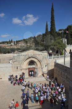 The entrance to the Church of the Assumption of the Virgin at Gethsemane, Jerusalem. Crowds of tourists and pilgrims

