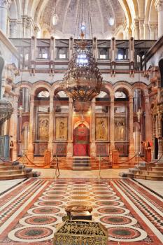 Church of the Holy Sepulcher in Jerusalem. Huge beautifully decorated hall in front of the Edicule. In the center is a stone vase - the navel of the earth and the ballot box for 