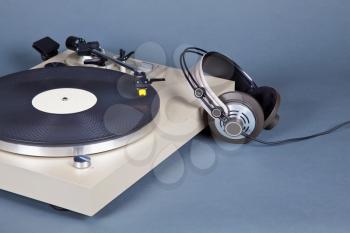Analog Stereo Turntable Vinyl Record Player with Black Disk