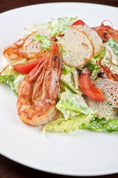 Tasty shrimp salad with vegetables