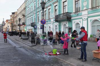 SAINT PETERSBURG, RUSSIA - APRIL 22:Street performers in Saint Petersburg, Russia on April 22, 2015.