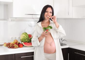 pregnant woman with fruits and salad