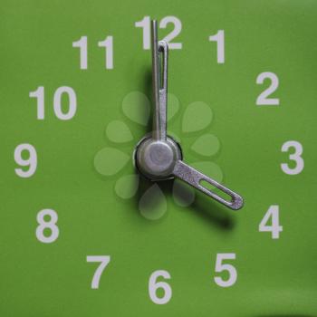 Clock showing time - 4 four o clock