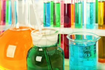 Beaker, flasks and test tubes with colorful liquids, closeup�