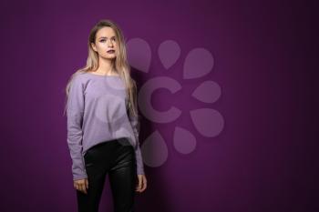 Fashionable young woman on violet background�
