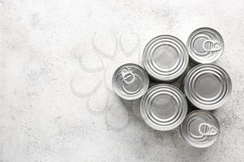 Tin cans with food on grey background�