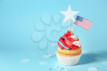 Tasty patriotic cupcake on color background�