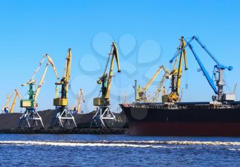Cranes on the loading port