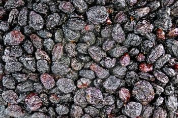 Texture of berries large black seedless raisins