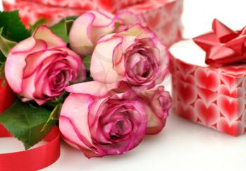 pink roses and gift box
