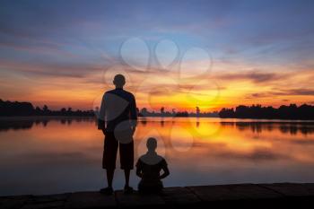 couple silhouette at sunset